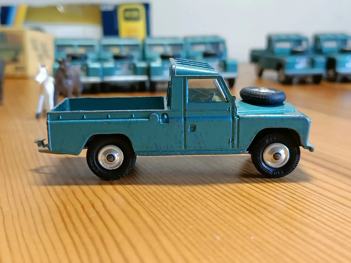 438 Land Rover In Turquoise-Green With Shaped Wheels 5 1
