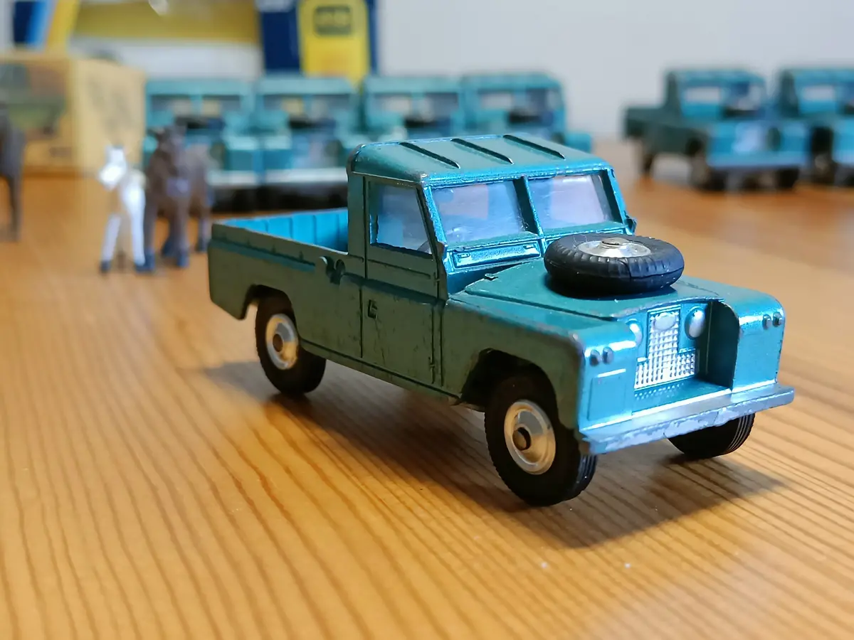 438 Land Rover In Turquoise-Green With Shaped Wheels 5 2