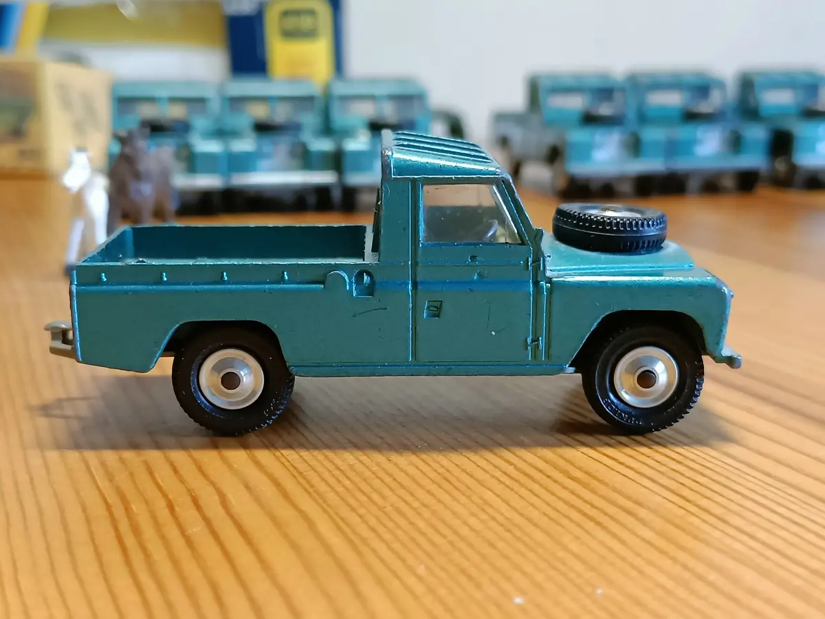 438 Land Rover In Turquoise-Green With Shaped Wheels 6 1