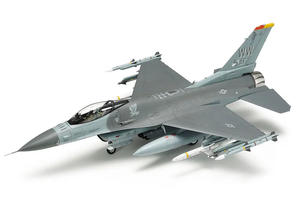 Tamiya 60788 1/72 F-16 Cj Fighting Falcon W/Equipment 2