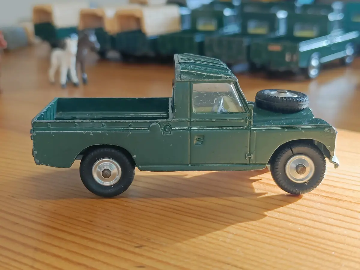 438 Land Rover In Deep Green 7 1