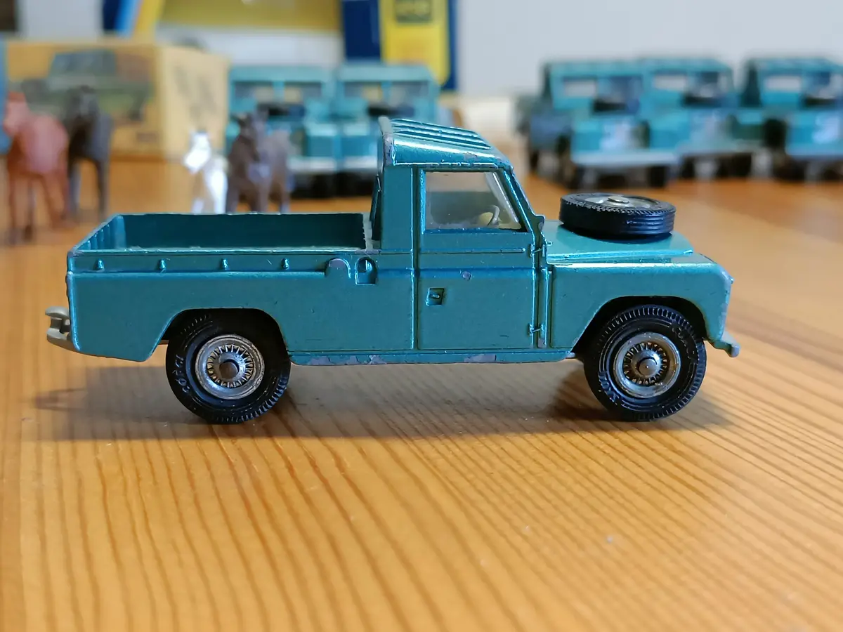 438 Land Rover In Turquoise-Green With Cast Wheels 7 1