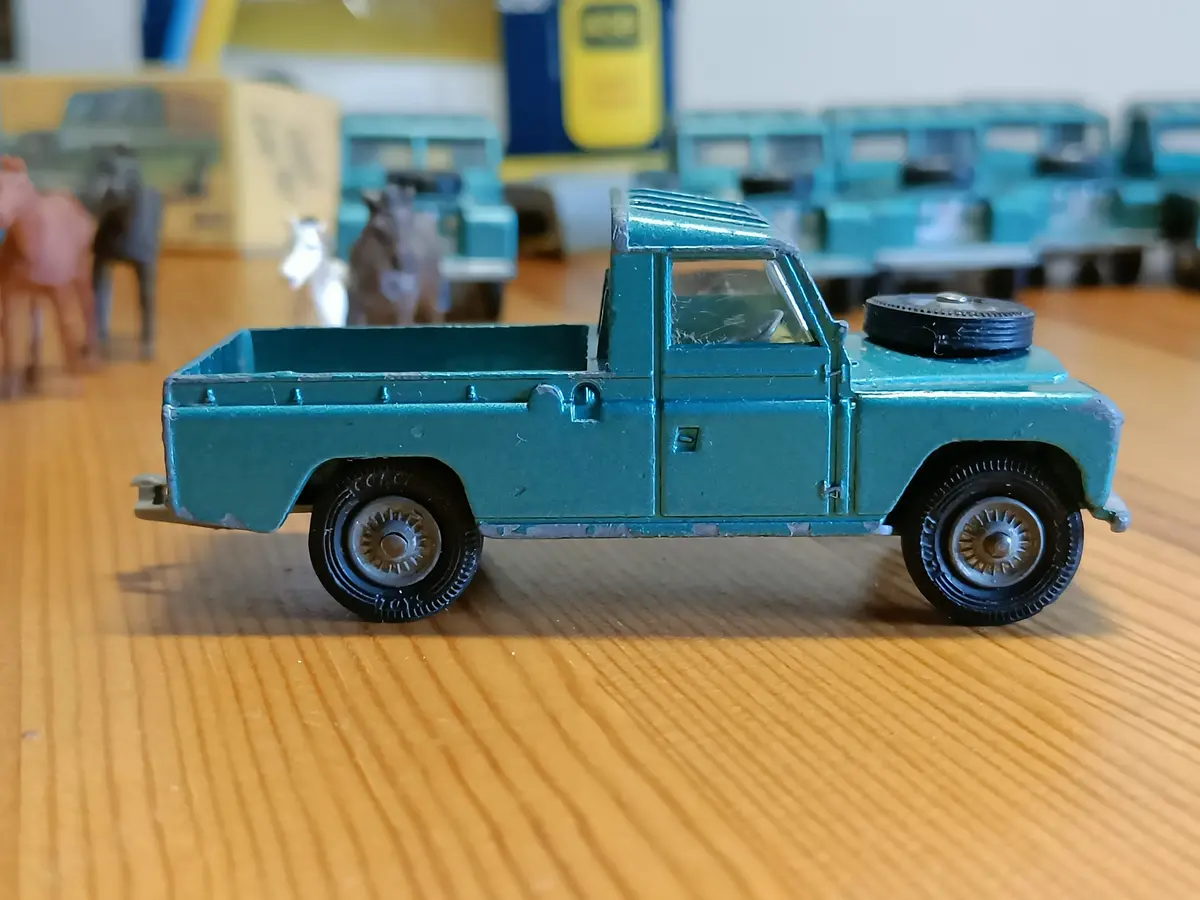 438 Land Rover In Turquoise-Green With Cast Wheels 8 1