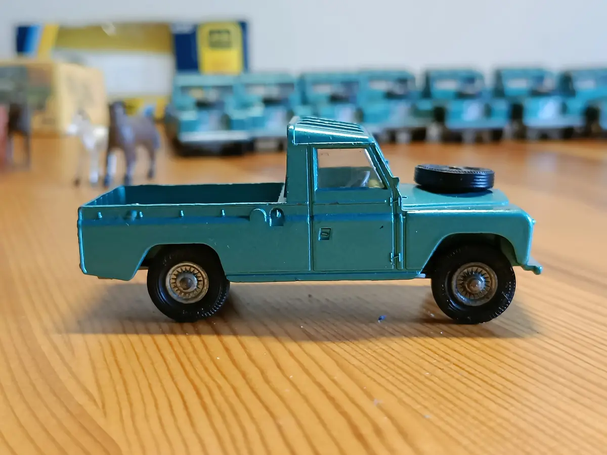 438 Land Rover In Turquoise-Green With Cast Wheels 9 1
