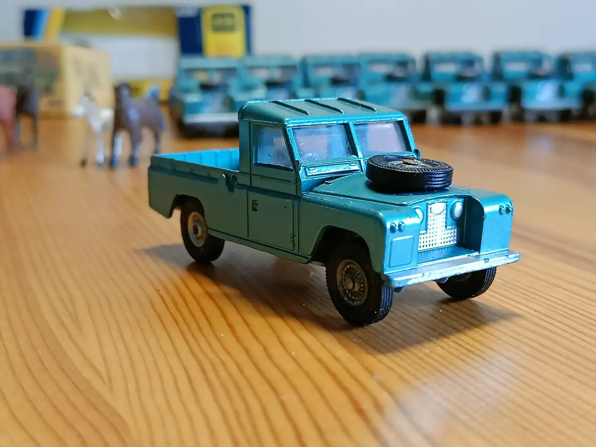 438 Land Rover In Turquoise-Green With Cast Wheels 9 2
