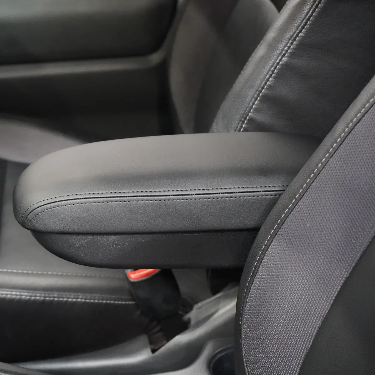 Single Armrest For Suzuki Jimny (1998+) 1