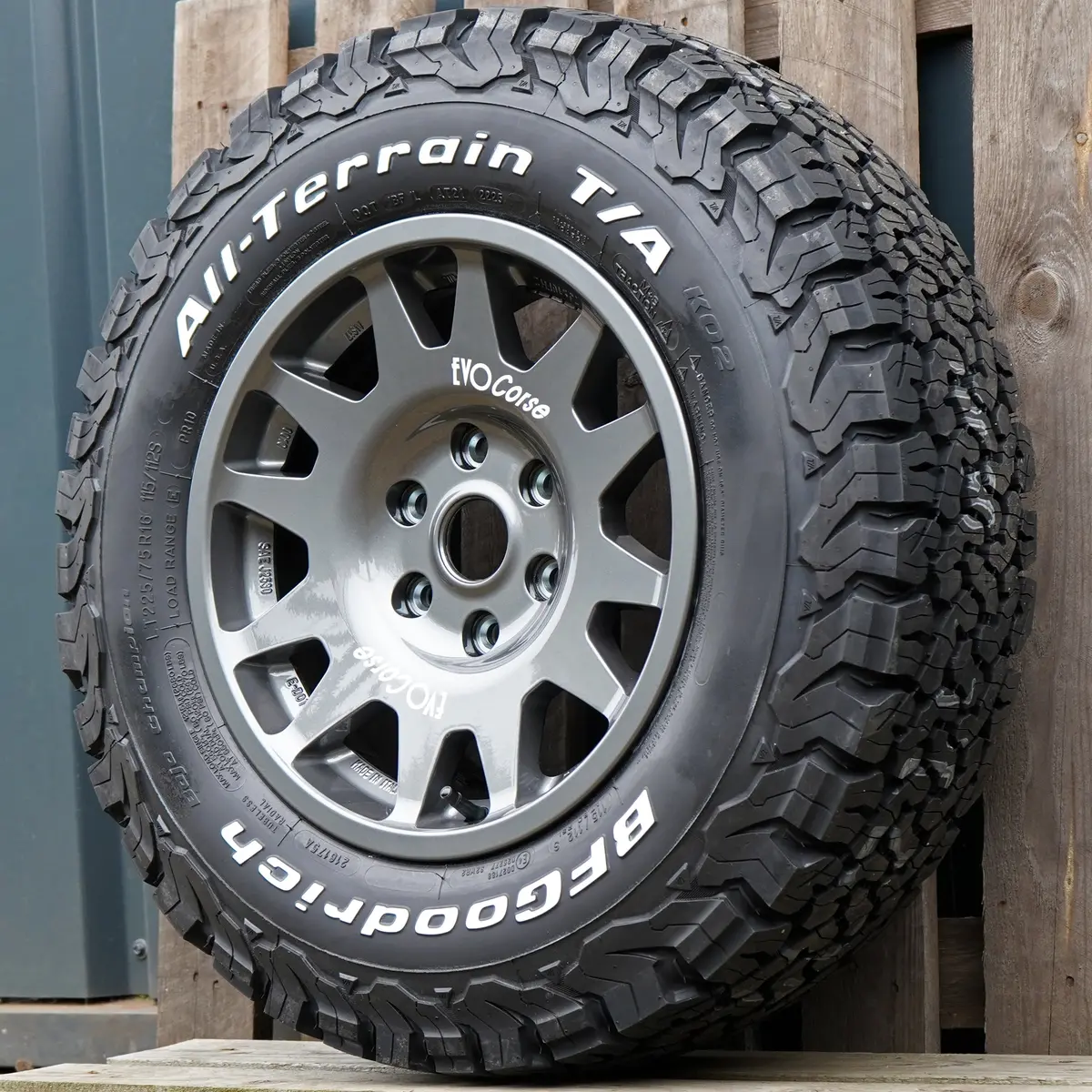 Evo Corse Dakarzero 16" Wheel & Tyre Package For Mercedes Sprinter (2007+) 1