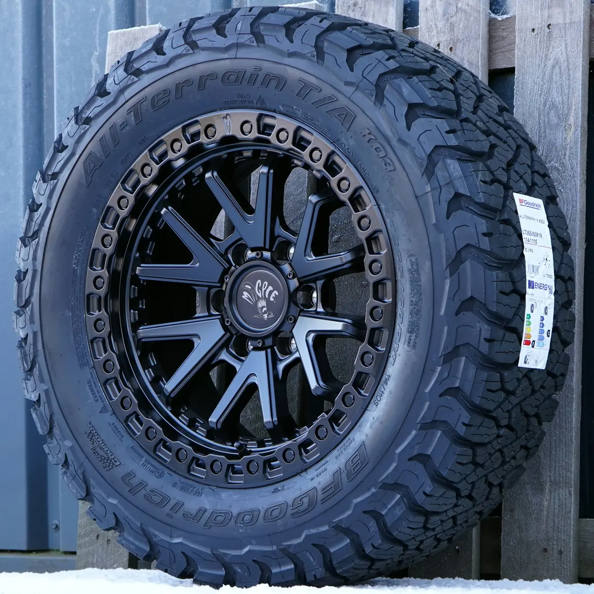 Magpie M-02 18" Wheel & Tyre Package For Toyota Hilux (2016+) 1