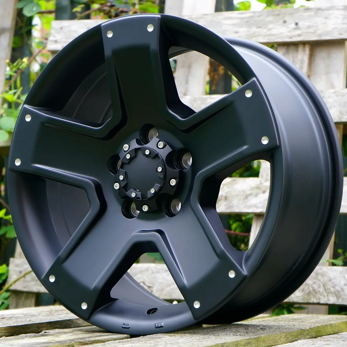 Tomahawk Outlaw 17" Wheel Package For Volkswagen Transporter T5 (2003+) 1