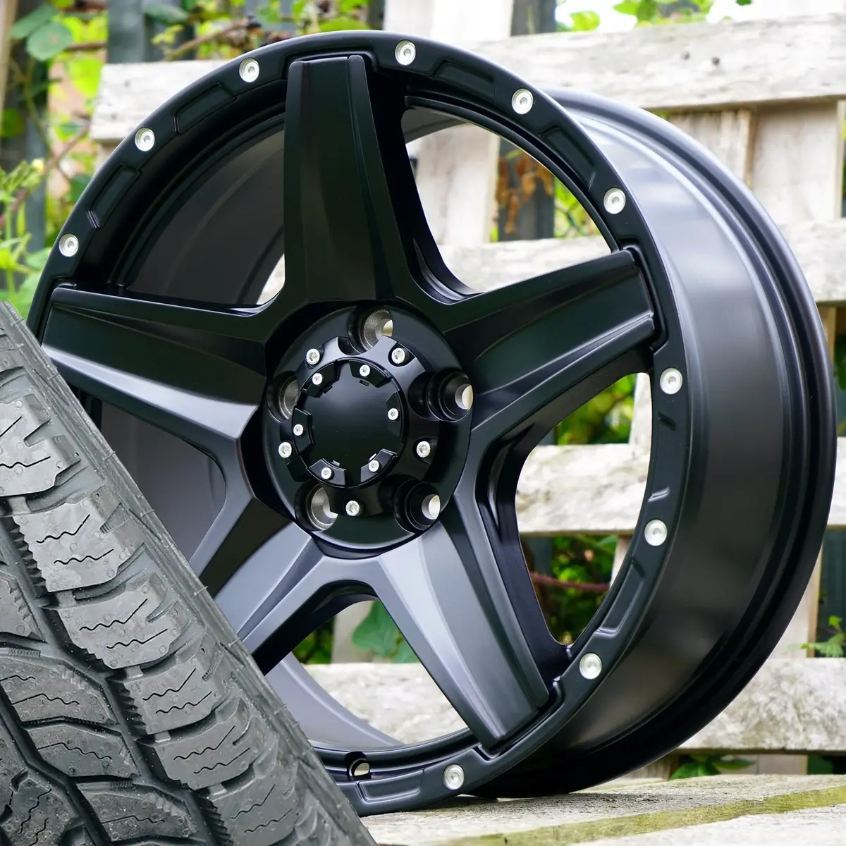 Tomahawk Apache Wheel & Tyre Package For Volkswagen Transporter T5 (2003+) 1