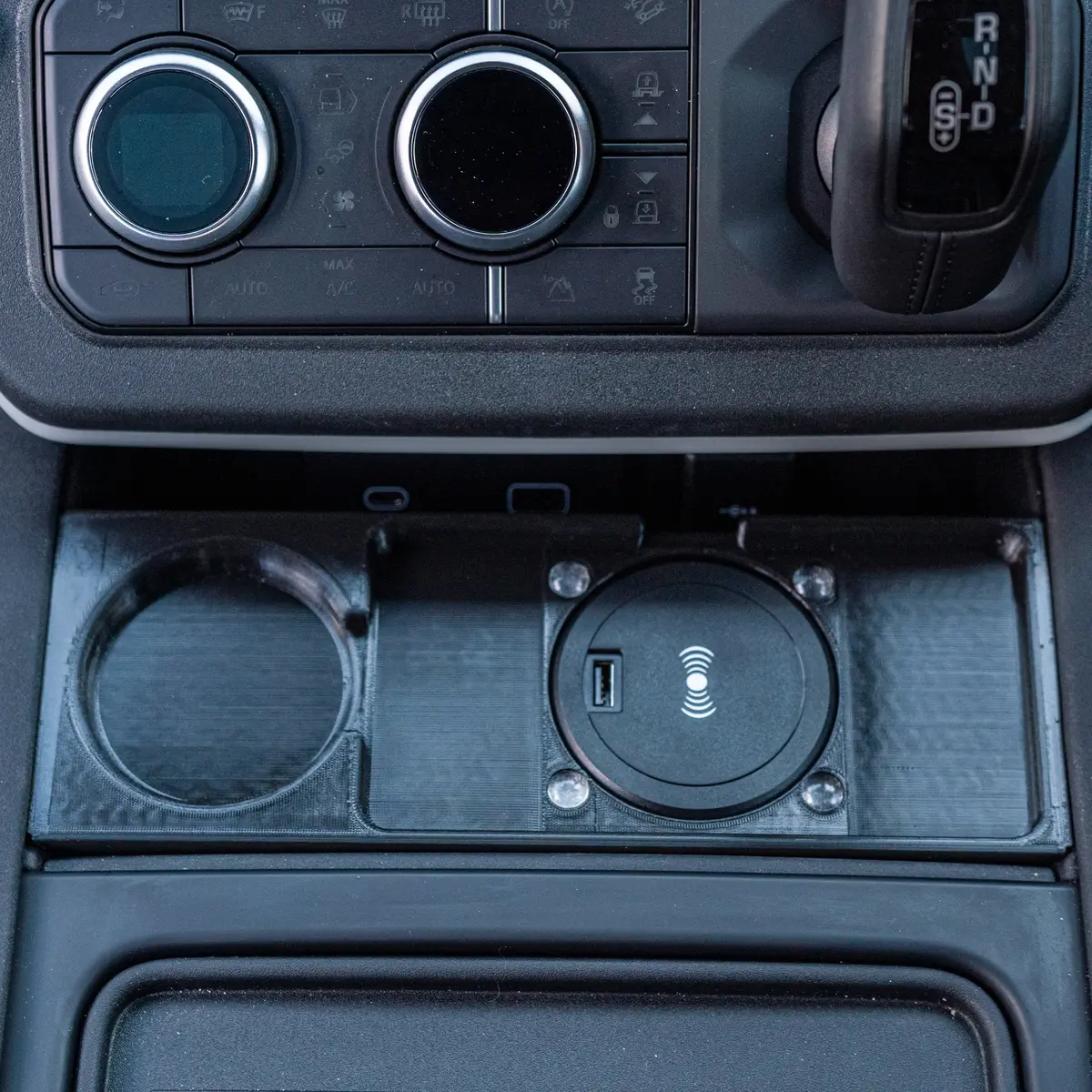 Wireless Charging Tray For Land Rover Defender (2020+) 1