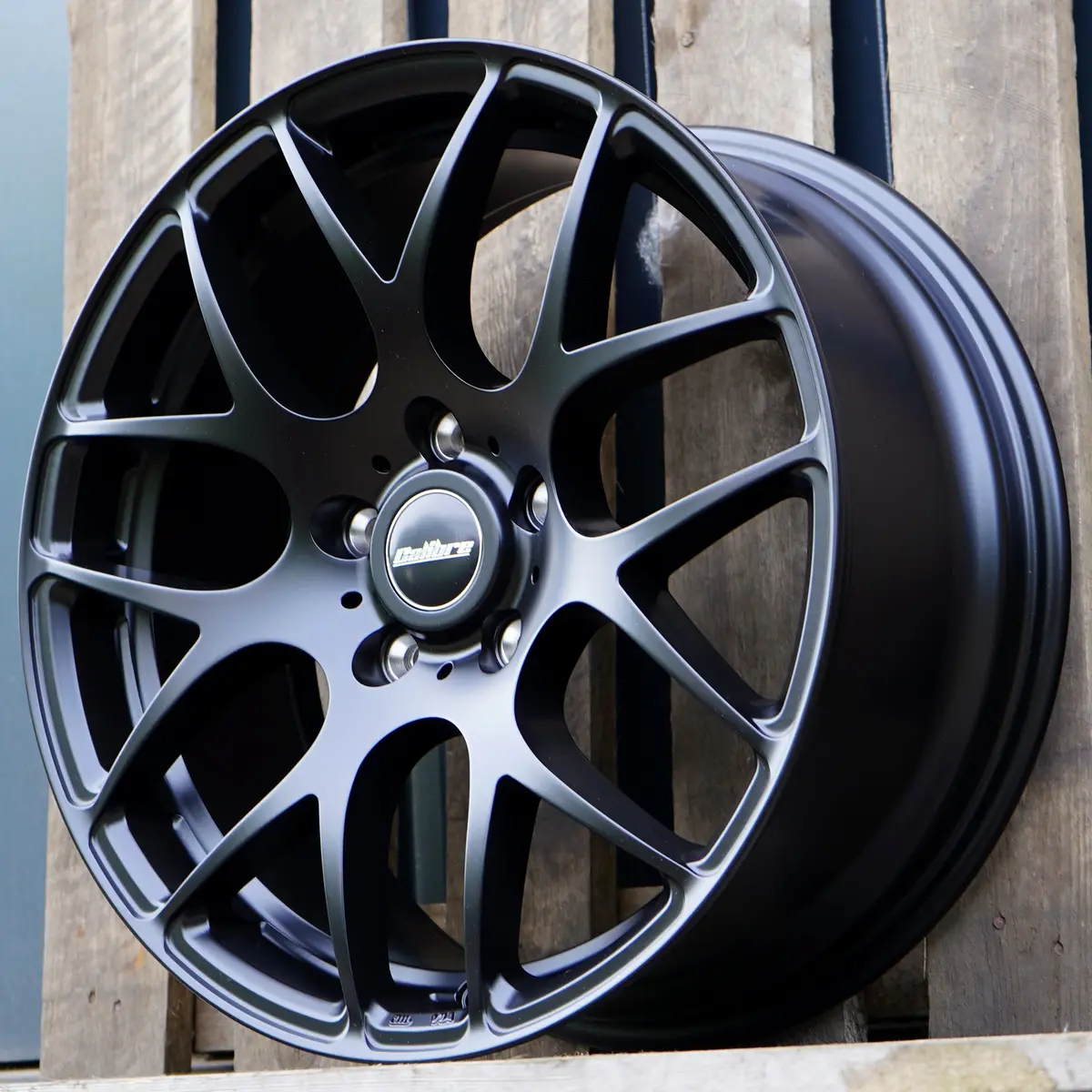 Calibre Exile-R 18" Wheel Package For Volkswagen Transporter T6 (2015+) 3