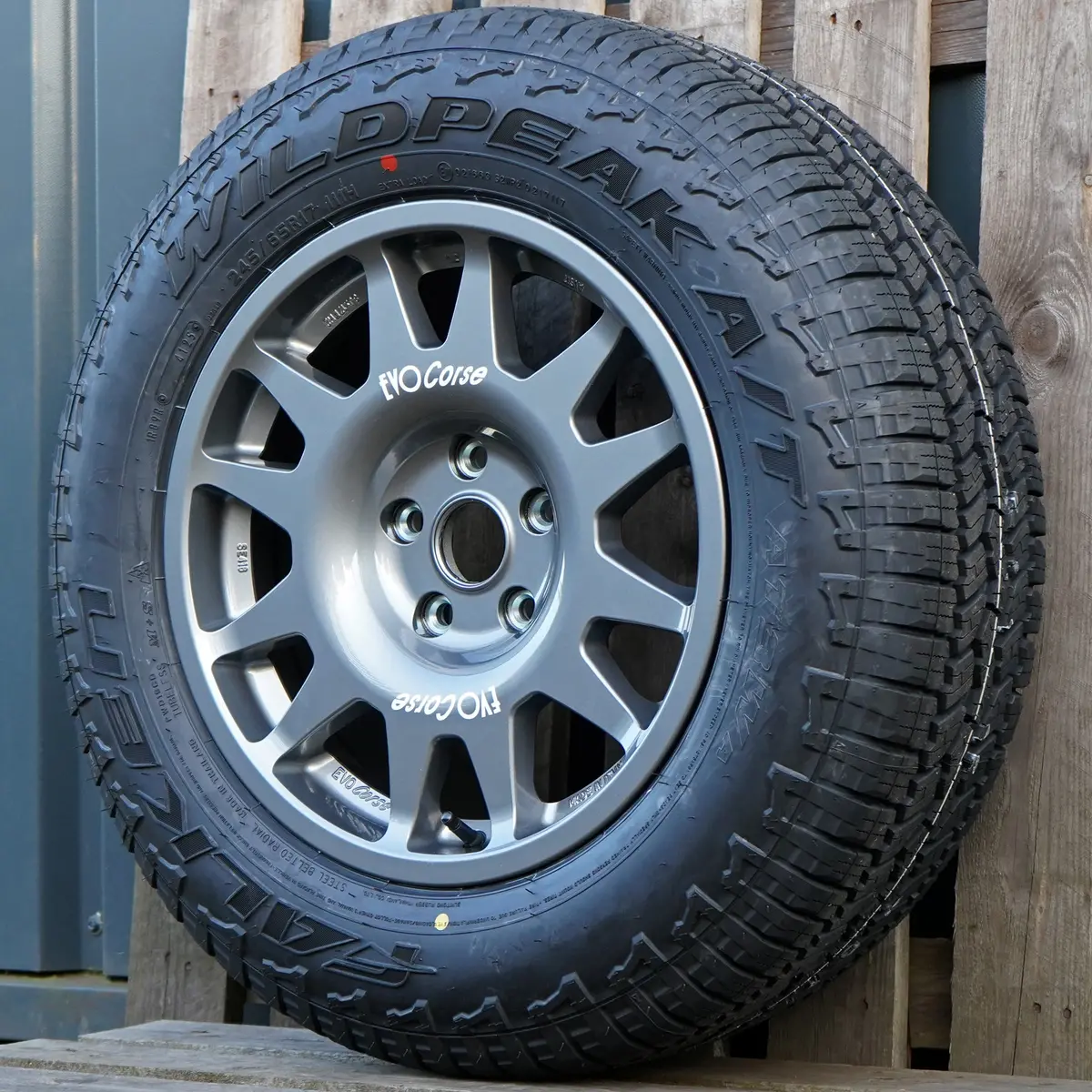 Evo Corse Dakarzero 17" Wheel & Tyre Package For Volkswagen Crafter (2017+) 4