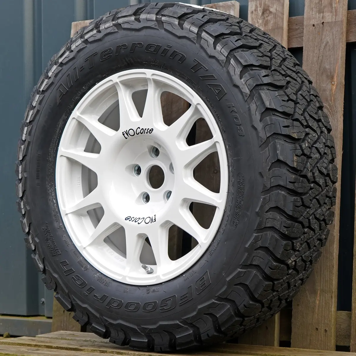 Evo Corse Dakarzero 18" Wheel & Tyre Bundle – Land Rover Defender (2020+)