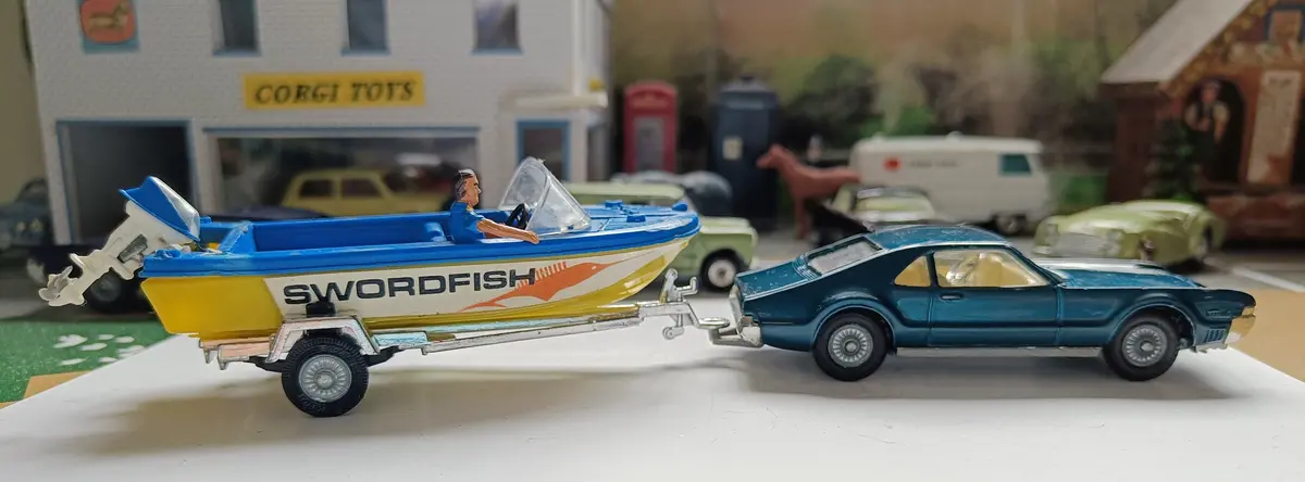 Gift Set 36 Oldsmobile Toronado And Glastron Speedboat 1