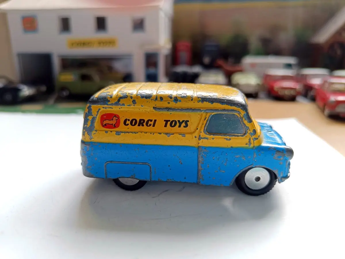 422 Bedford Ca Van Corgi Toys *Rare Edition* 1