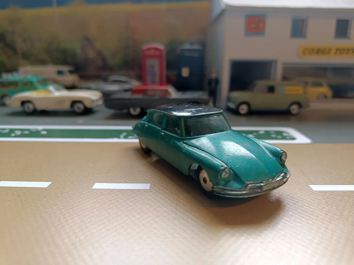 210 Citroen Ds19 In Metallic Green And Black 2