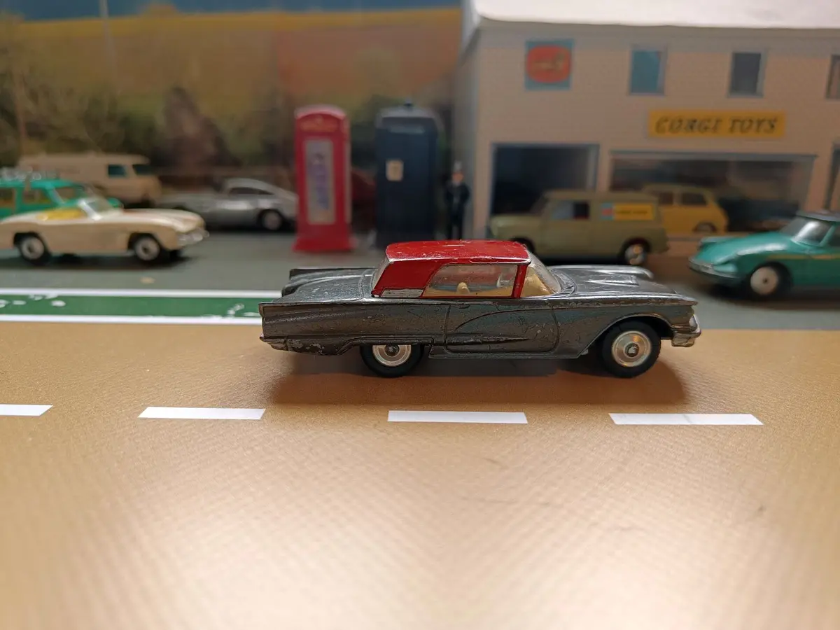 214S Ford Thunderbird 1