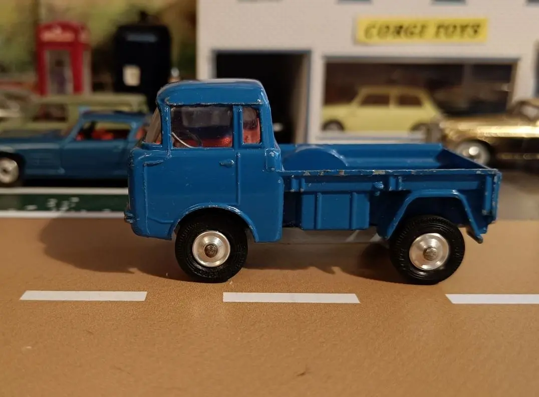 470 Jeep Fc-150 In Dark Blue With Red Interior 1
