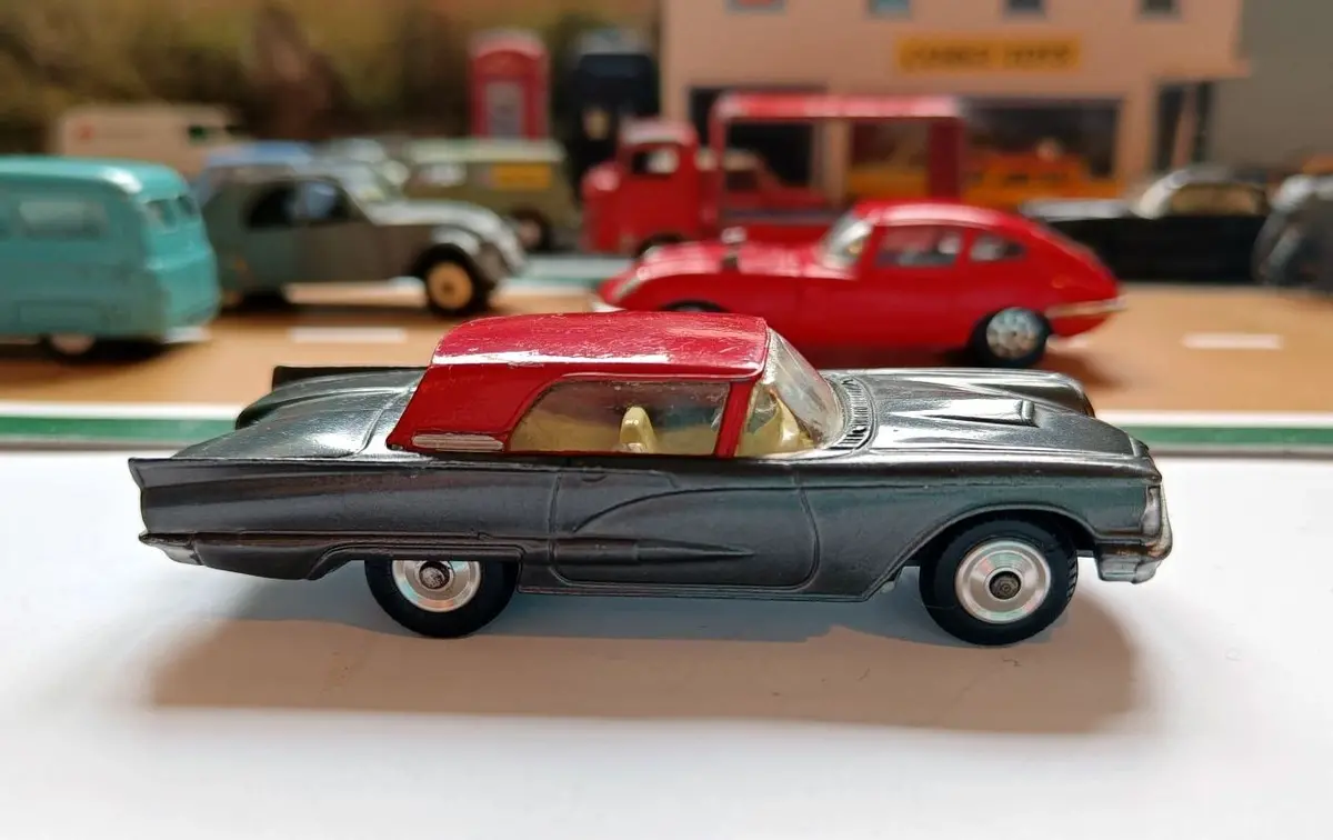 214S Ford Thunderbird 1