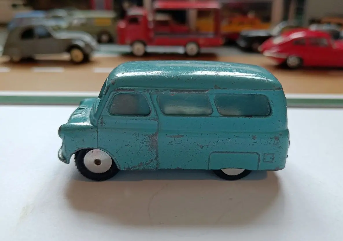 404M Bedford Dormobile In Pale Turquoise-Blue 1