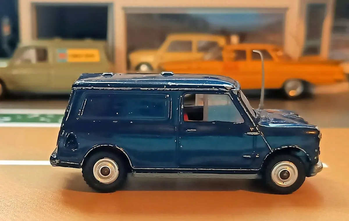 448 Police Mini Van 1