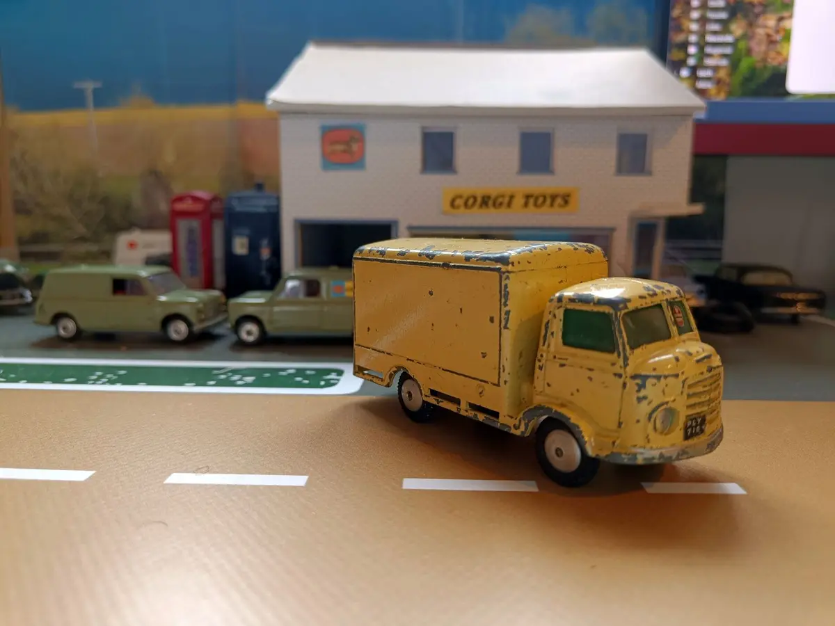 411 Karrier Lucozade Van 1