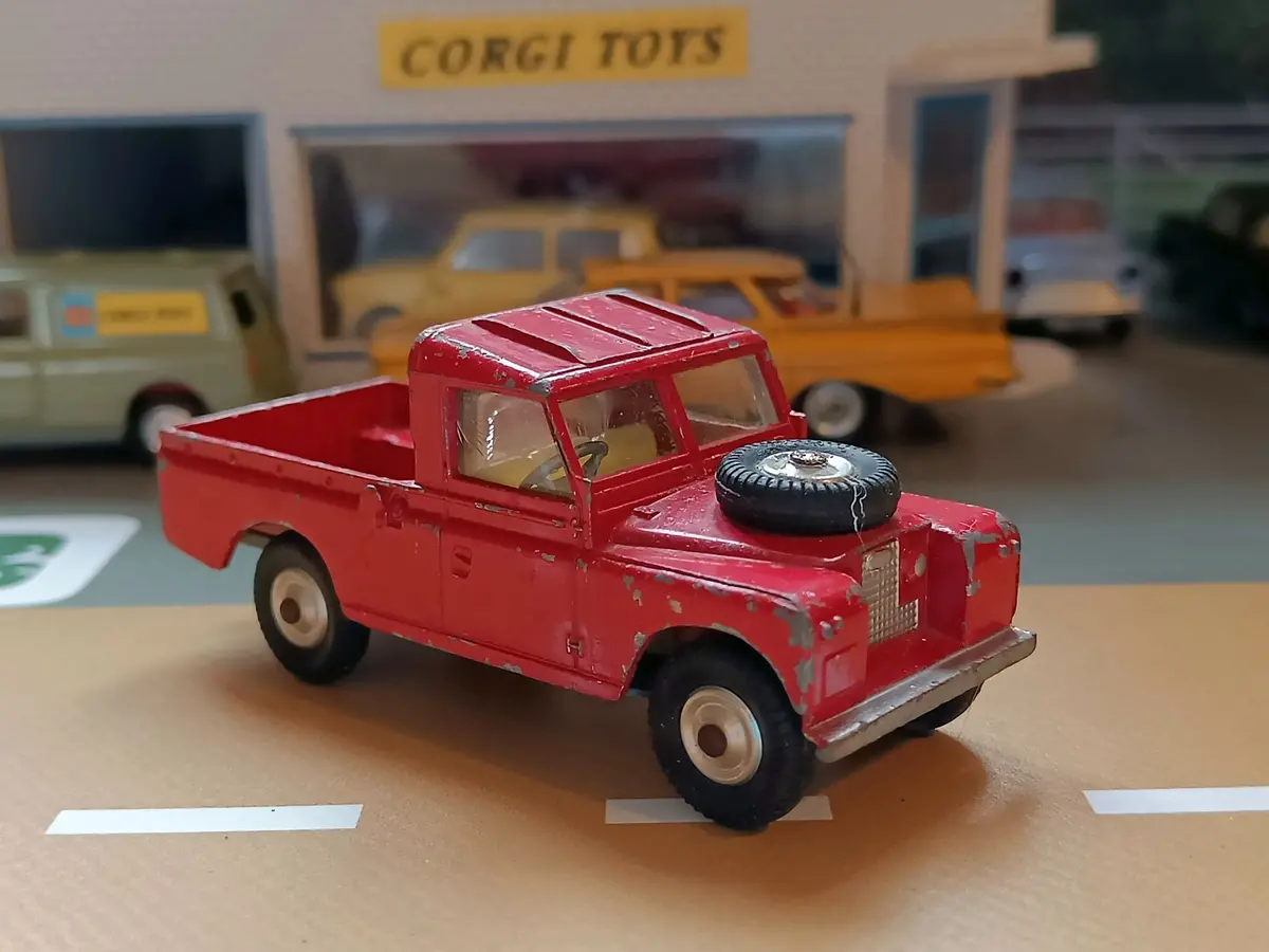 438 Land Rover Chipperfields Circus 1