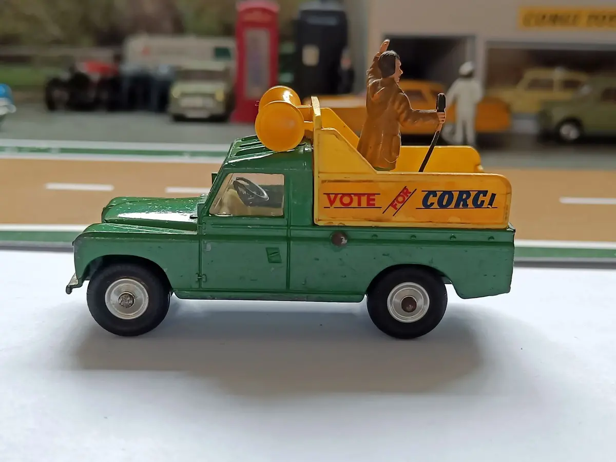 472 Land Rover Public Address Vehicle *Yellow Interior* 1
