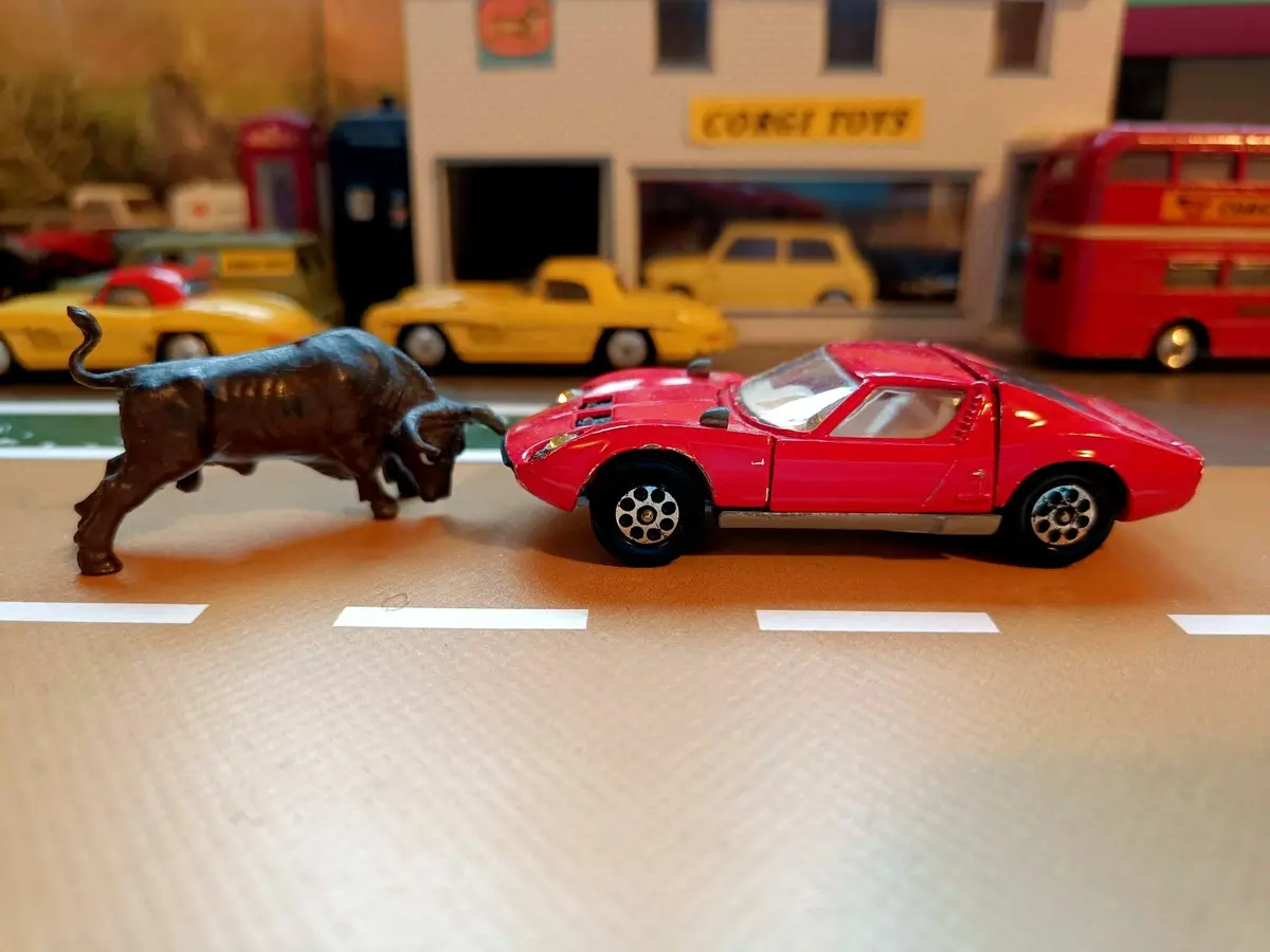 342 Lamborghini P400gt Muira In Red *With Original Bull* 1