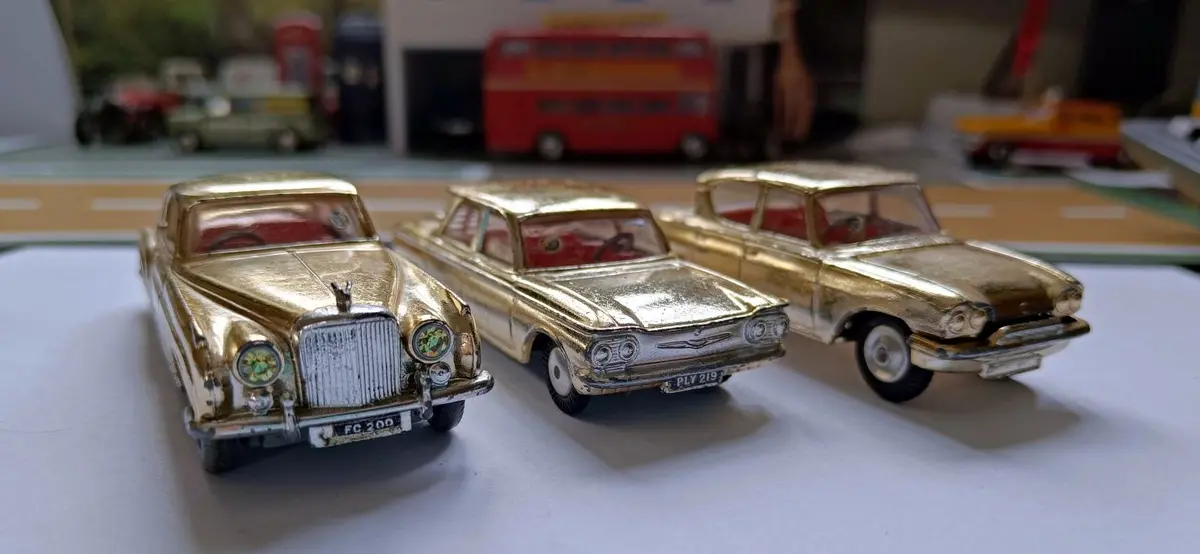 Gift Set 20 The Golden Guinea Set 3 Cars In Gold Finish 1
