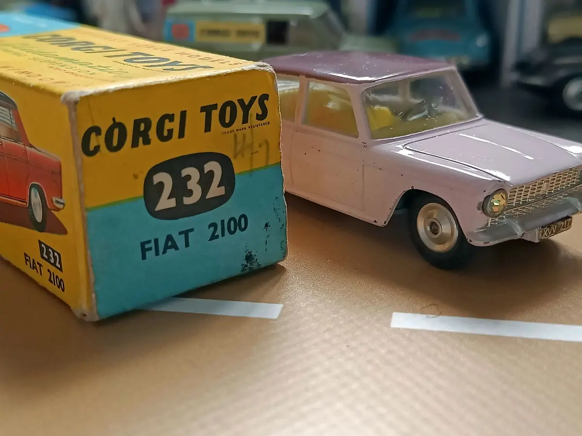 232 Fiat 2100 With Original Box (1) 1
