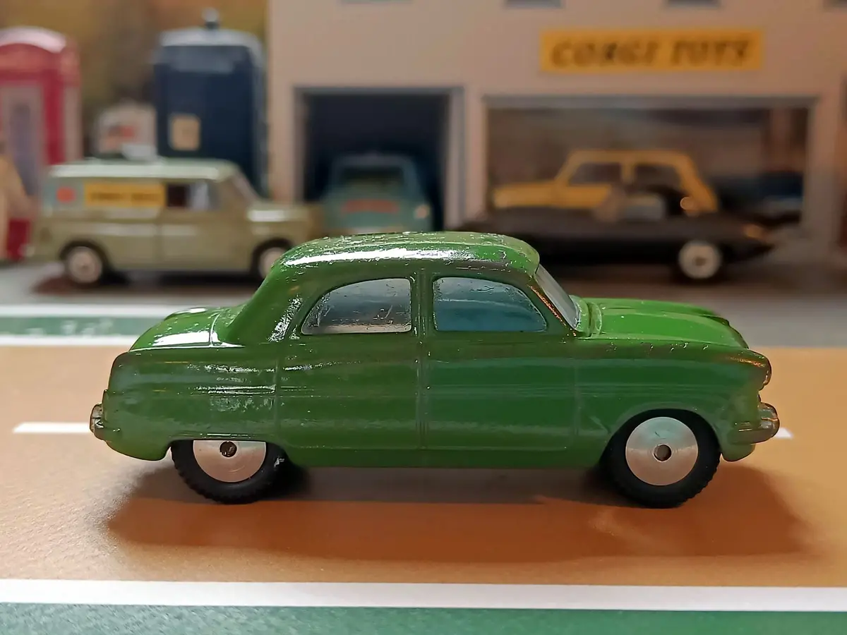 200M Ford Consul In Green 1