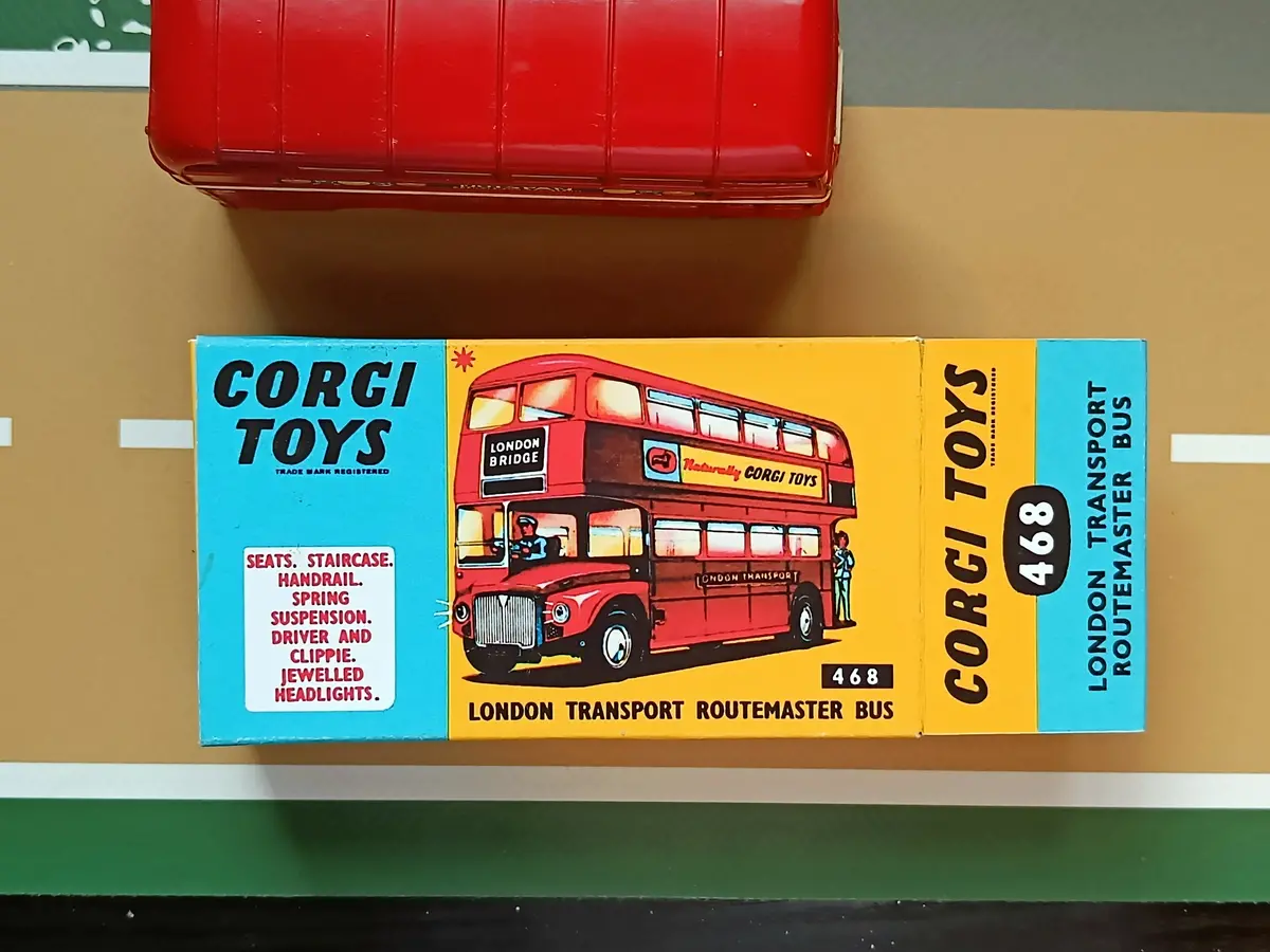 468 London Bus With Cast Wheels But No Jewels (2) 1