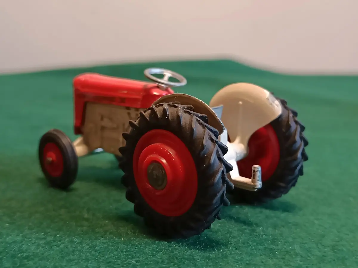Gift Set 29 Massey Ferguson 65 + Trailer 1