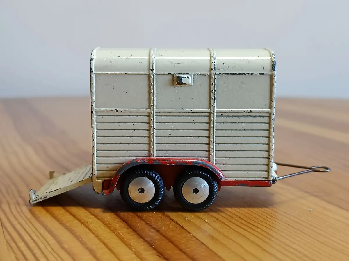 102 Rice Pony Trailer In Cream And Red 1