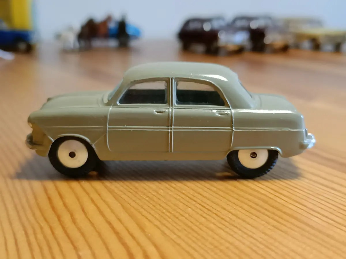 200 Ford Consul In Mushroom 1