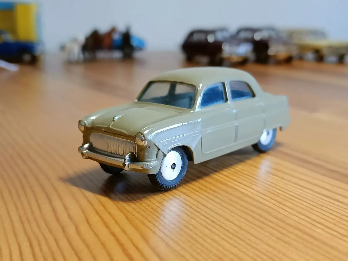 200 Ford Consul In Mushroom 2