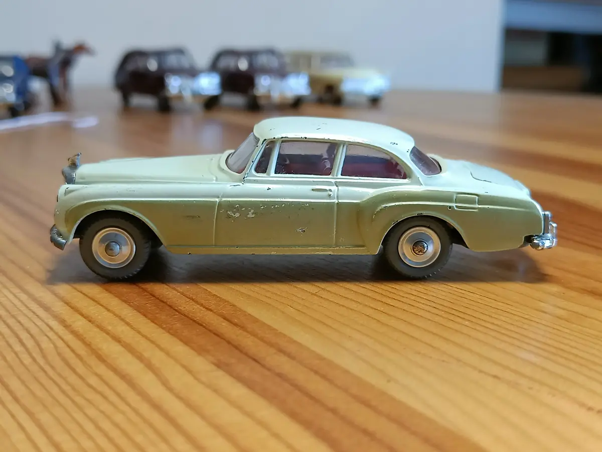 224 Bentley Continental Sports Saloon Green And Pale Green 1