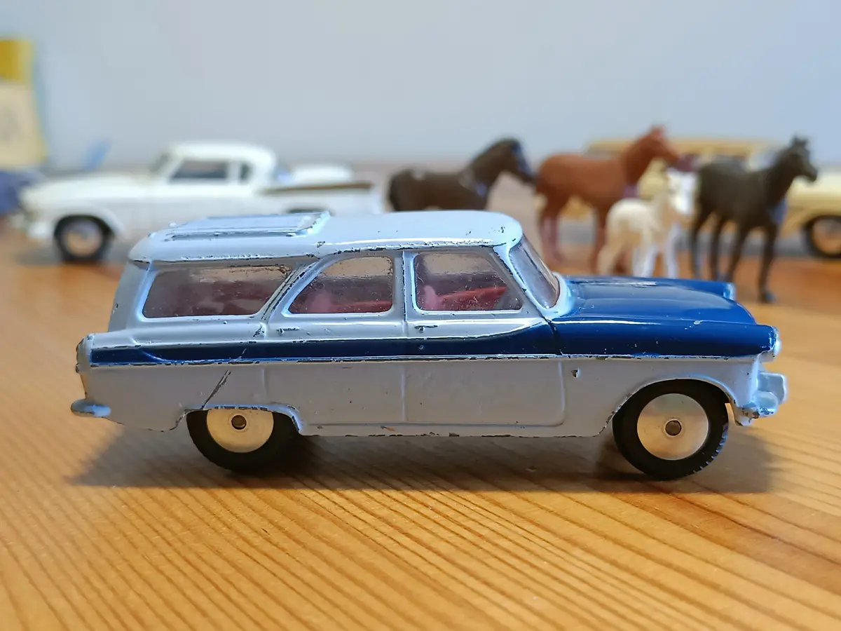 424 Ford Zephyr Estate Car 1