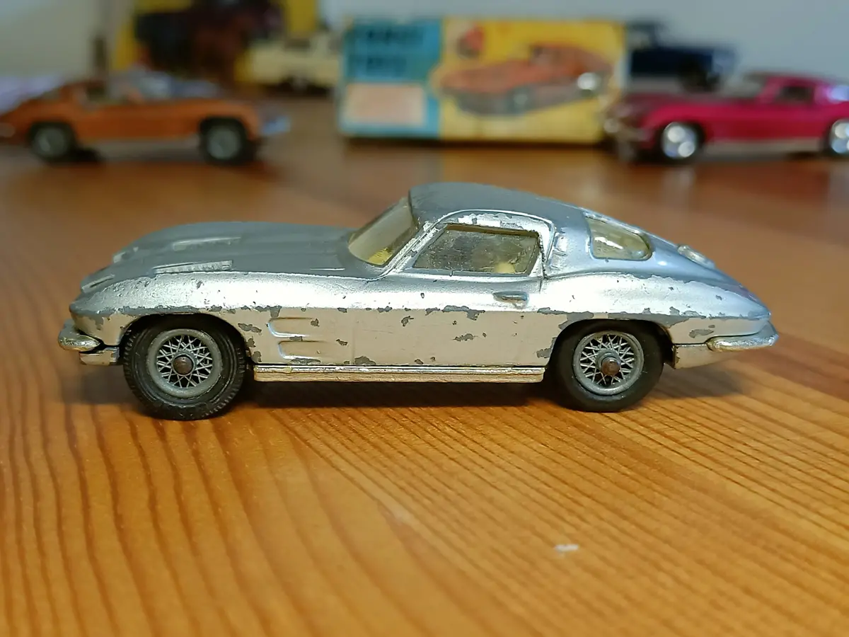 310 Chevrolet Corvette Sting Ray In Silver Metallic 1