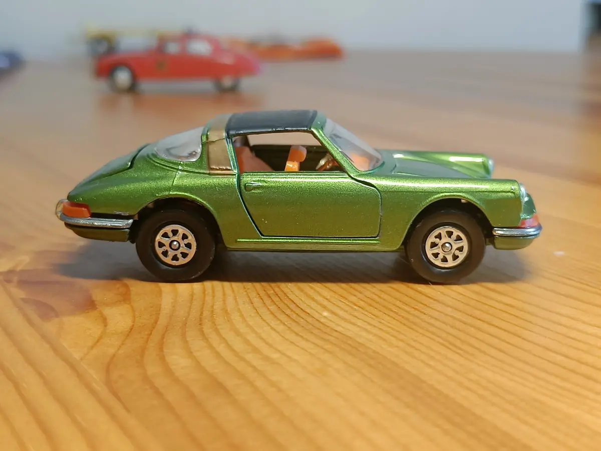 382 Porsche 911S Targa 1