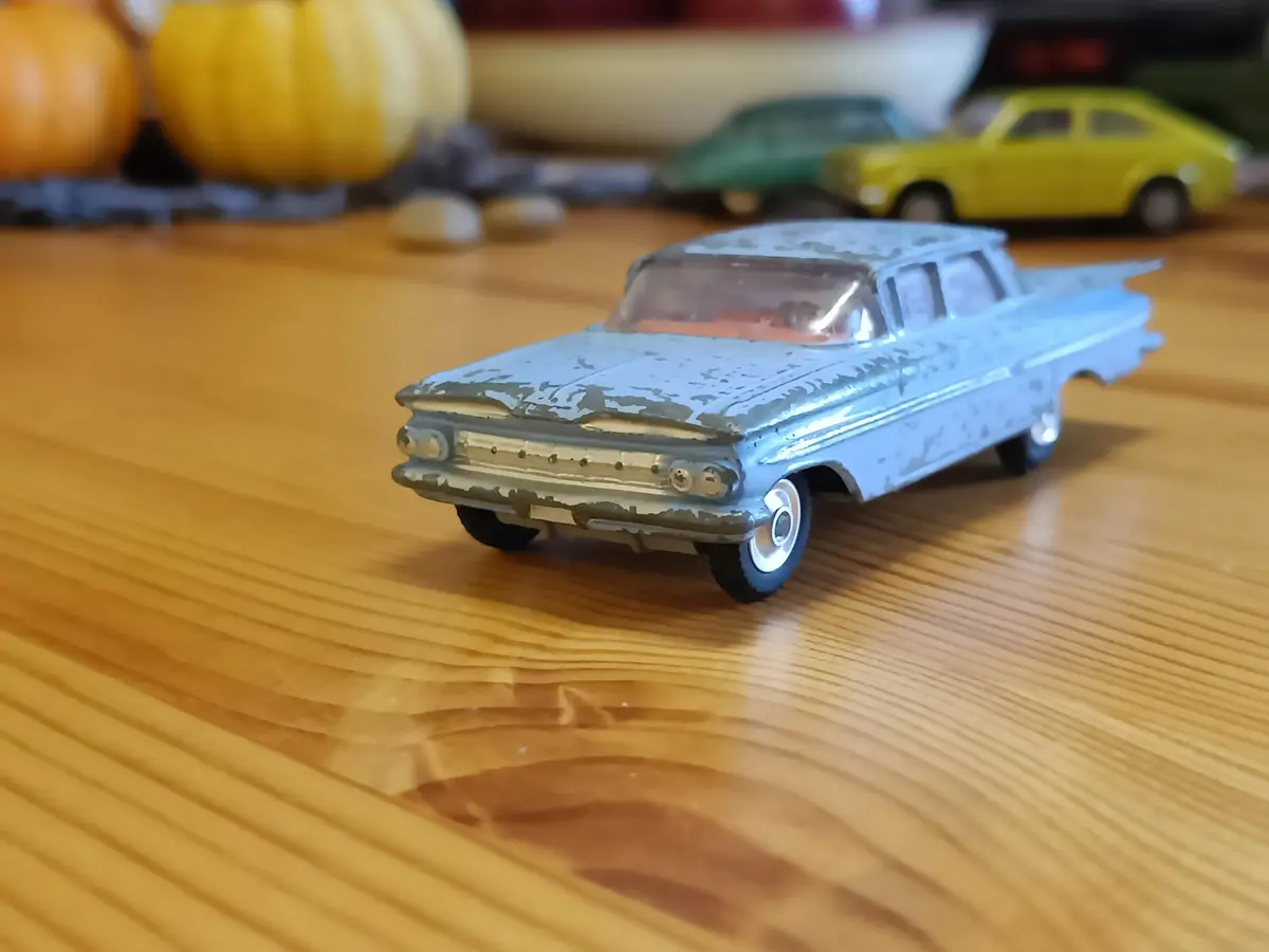220 Chevrolet Impala In Blue 2