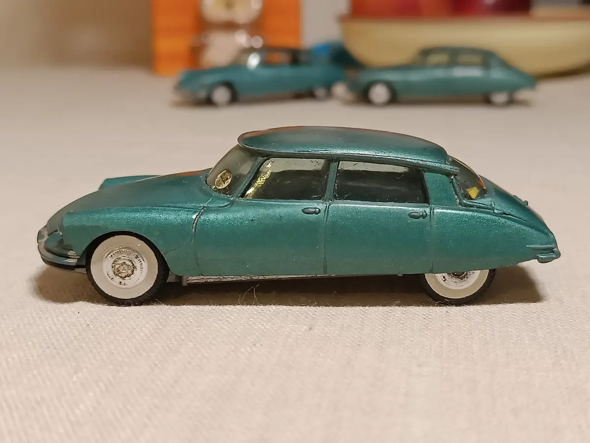 210 Citroën Ds19 All Metallic Green (2) 1