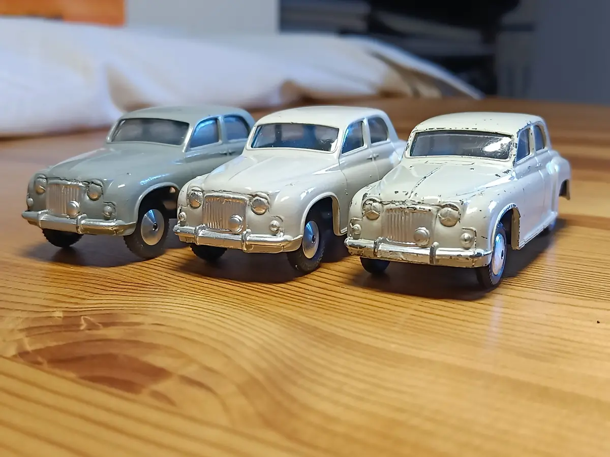 204 Rover 90 In Pale Green-Ivory 1