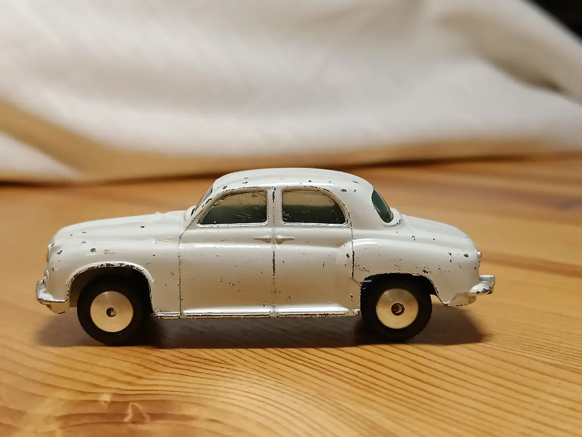 204 Rover 90 In Grey-Ivory 1