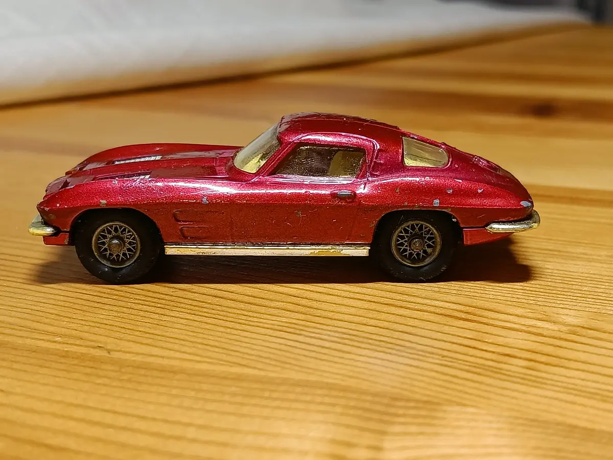 310 Chevrolet Corvette Sting Ray 1