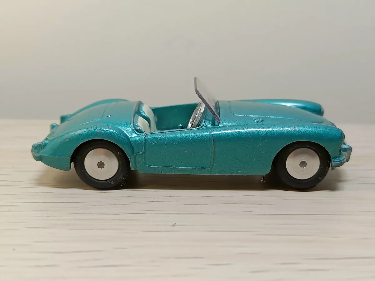 302 Mga In Metallic Blue-Green With Smooth Wheels 1