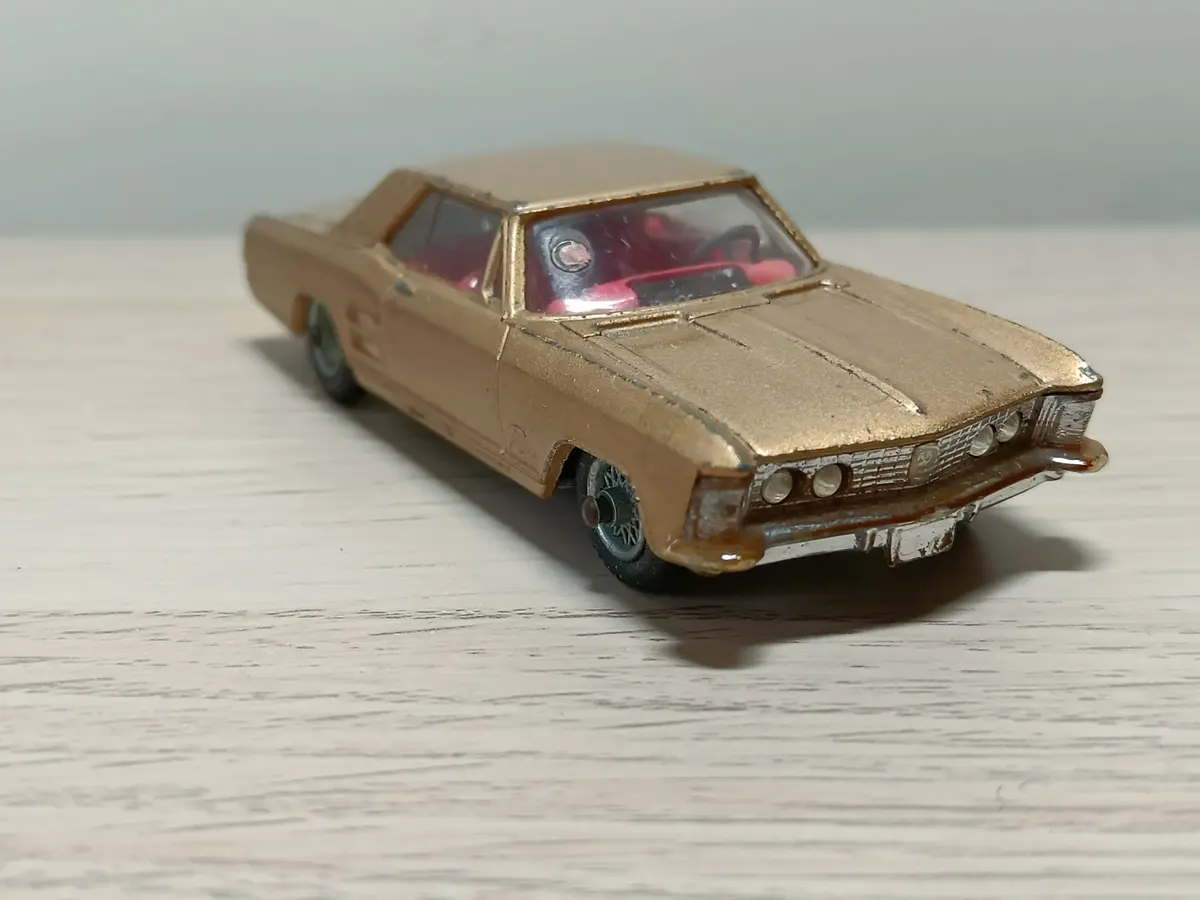 245 Buick Riviera In Gold 2