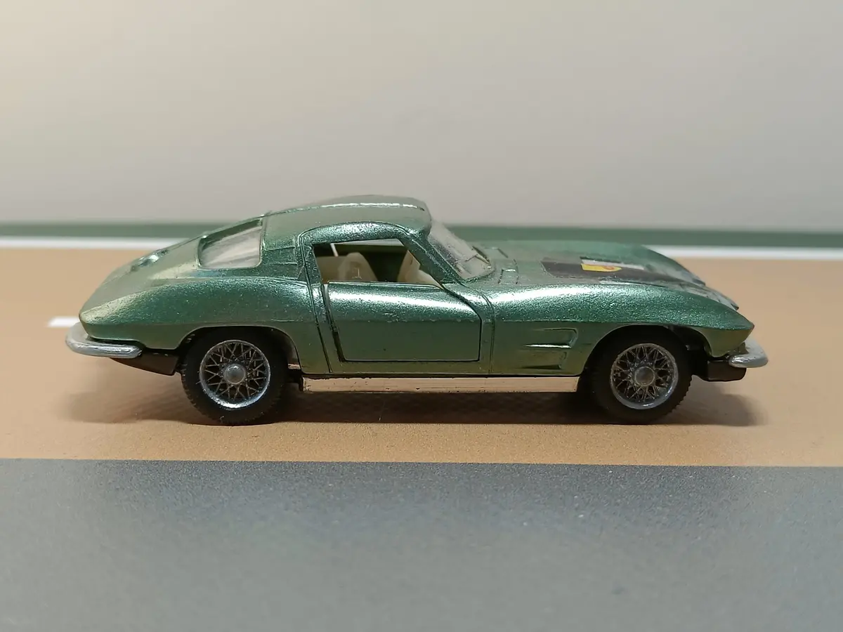 310 Chevrolet Sting Ray In Dark Metallic Green (Auto-Pilen Copy) 1